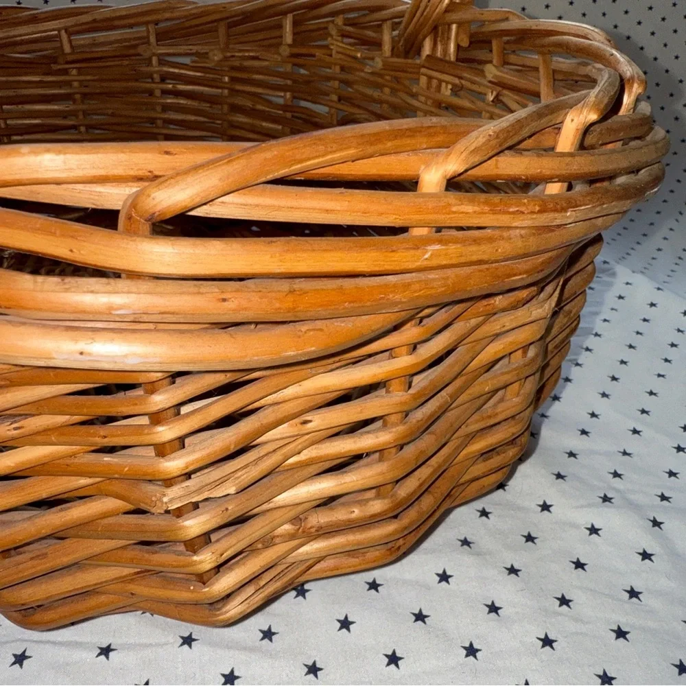Vintage Wicker Oblong Large Handled Gathering / Storage / Display Basket 17”x15”